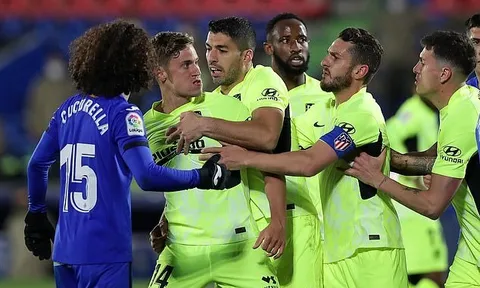 Bị nhược tiểu cầm hòa, ngôi đầu Atletico lung lay trước Barca
