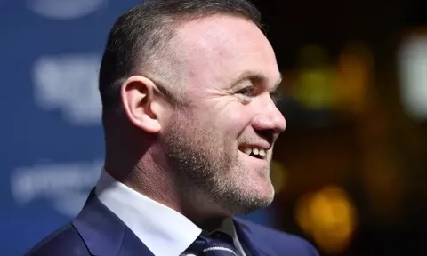 Bị Ronaldo tố ghen tỵ, Rooney nhắc đến Messi