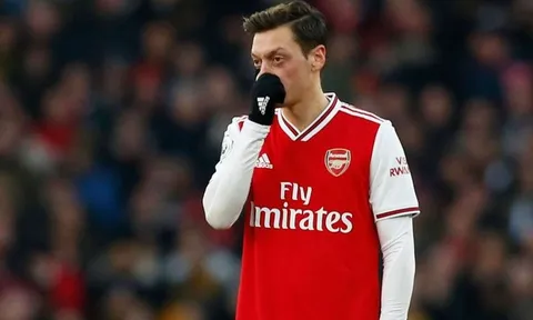 Bị Wenger chê lãng phí Ozil, Arteta lập tức đáp trả