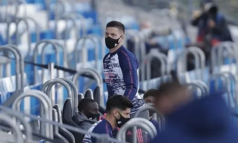 Bị Zidane "giam cầm", "bom tấn" đếm ngày rời Madrid ngay tháng Giêng