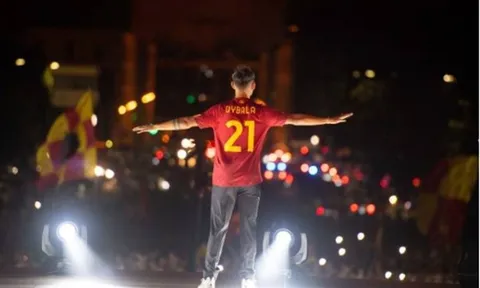 "Biển người" xếp hàng chào đón Dybala