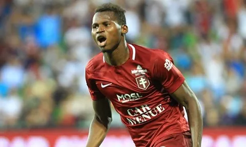 Big Six cẩn thận, Leicester sắp có "Vua dội bom" Ligue 1