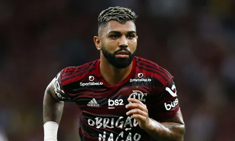 "Big six", Gabigol chọn Man Utd hay Liverpool?