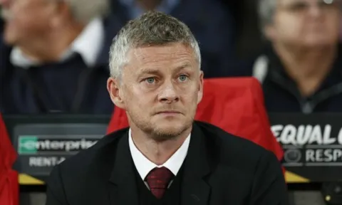 Bỏ ra 4 triệu, Man United đón trung vệ 1m92