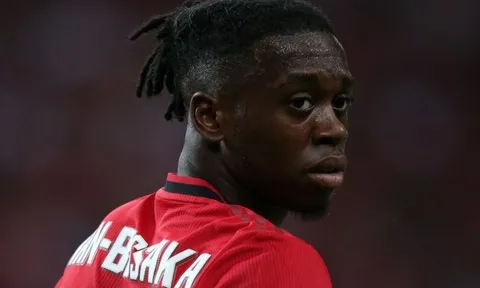 "Bỏ Wan-Bissaka đi, mang cậu ấy về với nửa giá đó"
