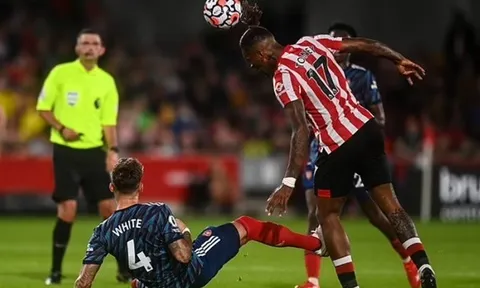 Bom tấn Arsenal hiện nguyên hình?