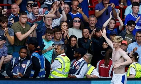Bom tấn của Chelsea tạm biệt CĐV Everton