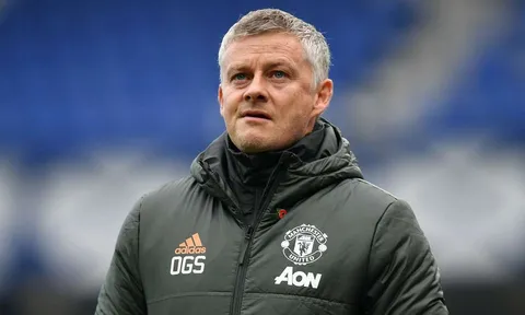Bom xịt 60 triệu không đến Old Trafford, Man Utd thoát "đại nạn"