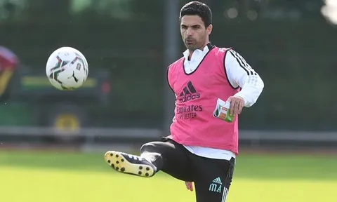 Bón hành cho học trò, Mikel Arteta được yêu cầu xỏ giày ra sân