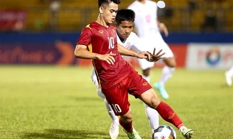 Sao trẻ ĐT Việt Nam ra mắt V-League; Bầu Đức nói về tương lai thầy Park