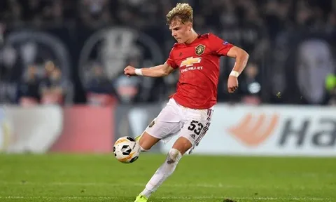 Đây, phản ứng của thuyền phó Man Utd với "kẻ thay thế Ashley Young"