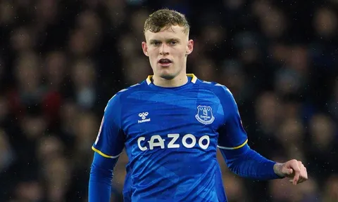 M.U theo sát trung vệ Everton cho Ten Hag