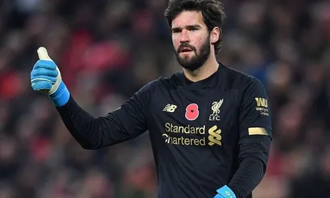 XONG! Liverpool xác định ngày đón Alisson Becker trở lại