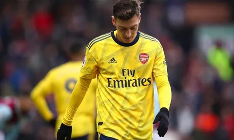 Đồng tình với Arteta, HLV tuyên bố sẵn sàng 'phũ' với Mesut Ozil