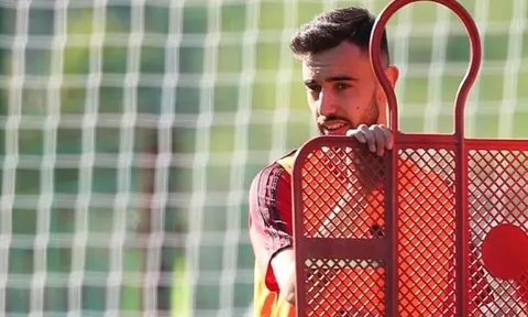 Man Utd sinh biến lớn, Bruno 'phát rồ' vì đàn em lười biếng lúc tập