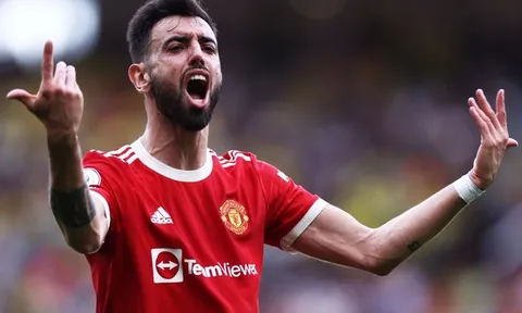 Bruno Fernandes chuyền bóng '200 IQ' khiến hàng thủ Liverpool bất lực