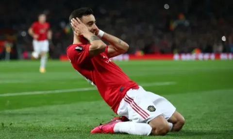 Bruno Fernandes hé lộ nguồn gốc của màn ăn mừng "độc nhất vô nhị"