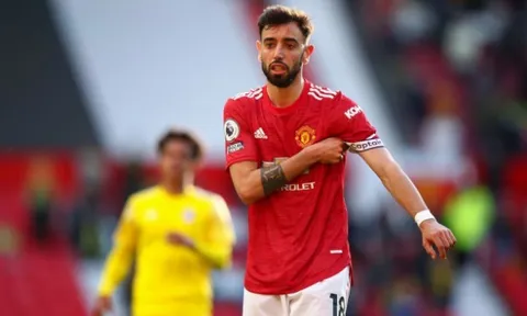 Bruno Fernandes hé lộ về cú giật gót cho Edinson Cavani ghi bàn