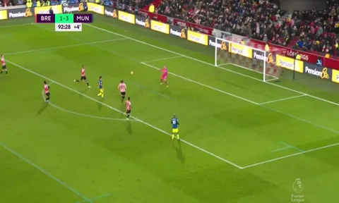 Bruno Fernandes hóa Welbeck, Fred mất oan 1 pha kiến tạo
