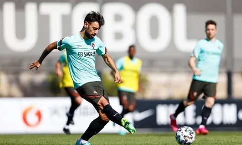 Bruno Fernandes tập "động tác lạ", sẵn sàng đổi vị trí ở ĐT Bồ Đào Nha?