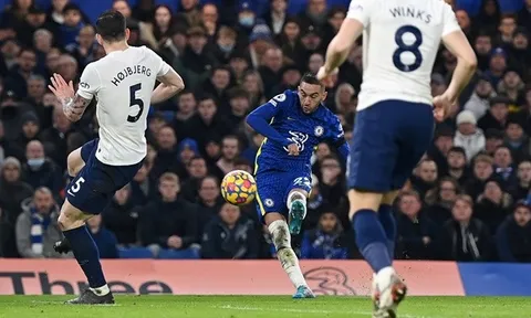Chelsea thắng Tottenham: Ma thuật Ziyech và nỗi buồn Conte