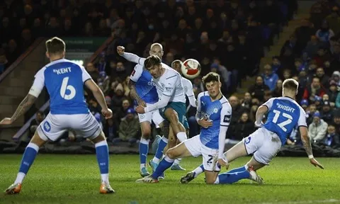 Man City vào tứ kết FA Cup