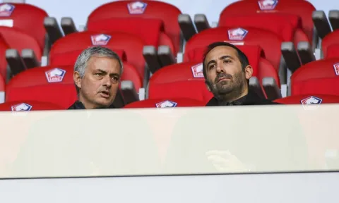 "Tôi có thể tới M.U. Tôi hay bàn bạc với Mourinho về họ"