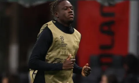 "Các cuộc thảo luận đang diễn ra ở Chelsea về việc chấm dứt hợp đồng"