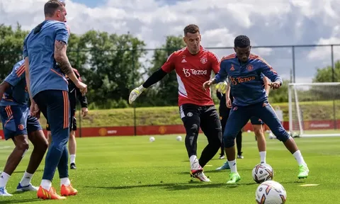 Các sao MU bỏ thói quen xấu, hồ hởi ‘ghi điểm’ với Erik ten Hag