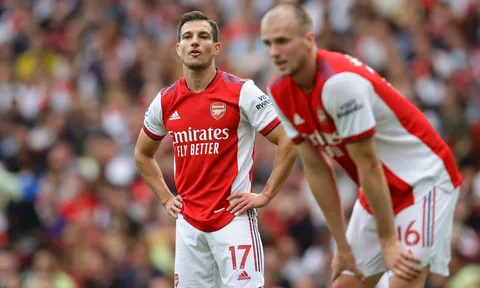 “Cách Arsenal thiết lập chiến thuật rất ngây thơ”