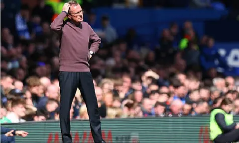 Cái gãi đầu bất lực của Ralf Rangnick