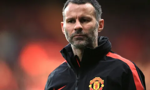 Cãi lời Sir Alex, Ryan Giggs "thông đồng" với David Moyes khiến Man United ôm hận