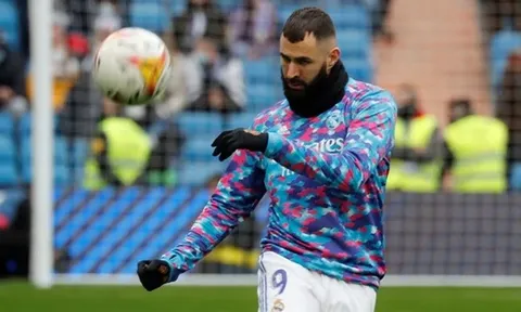 Cảm nhận sức ép từ Haaland, Benzema lập tức hành động