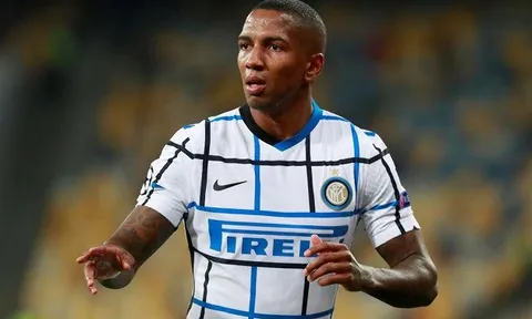 Cận cảnh pha bỏ lỡ khó tin của Ashley Young khiến Inter suýt ôm hận