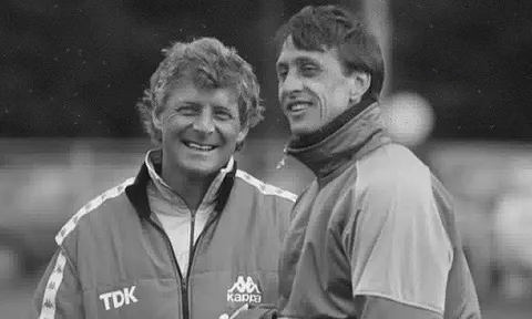 Cánh tay phải của Johan Cruyff qua đời ở tuổi 73