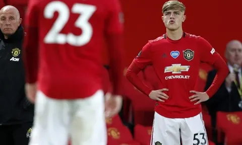 Cánh trái chật chội, "viên ngọc quý" được thúc giục chia tay Man Utd