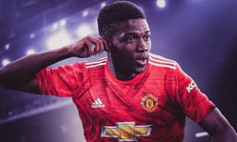 Cập bến Man Utd, sức hút của "thần đồng" sinh năm 2002 tăng vọt