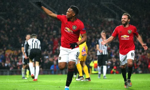 Song sát nổ súng, Man United chính thức đi tiếp ở Europa League