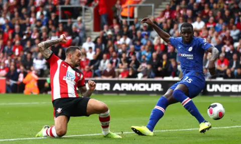 Phòng ngự hớ hênh, CĐV Chelsea ngao ngán với hình ảnh của Zouma