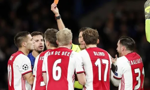 8 bàn, 2 thẻ đỏ; Chelsea và Ajax tạo ra trận cầu siêu kịch tính