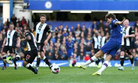 Siêu phẩm trái phá giúp Chelsea "đá văng" Arsenal khỏi Top 3 EPL