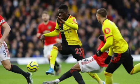 Tình huống khiến Wan-Bissaka "tự tát" vào mặt mình