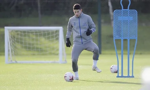 XONG! Ancelotti chốt khả năng James Rodriguez ra sân đối đầu Quỷ đỏ