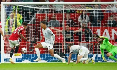 Carragher: "Thật đáng xấu hổ"
