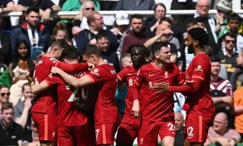 Carragher vinh danh 2 sao Liverpool sau chiến thắng trước Newcastle
