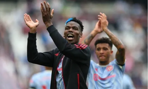 Carrick ra tận sân kéo Pogba vào đường hầm sau màn cà khịa West Ham