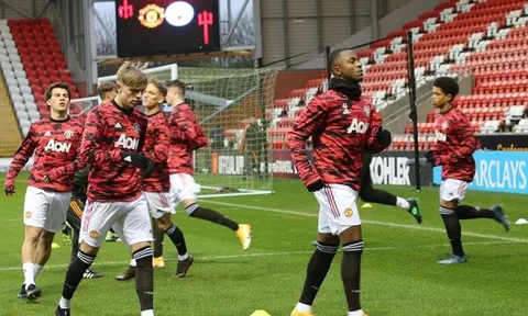 Carrington trỗi dậy, Man Utd mang tới bất ngờ lớn sau 'Class of 2018'