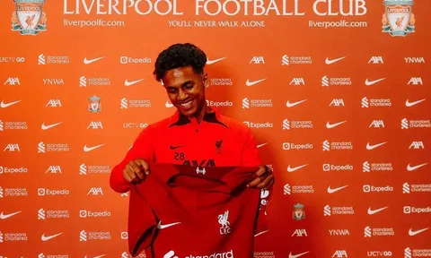 Carvalho ra mắt Liverpool, hạnh phúc nhận số áo của Gerrard