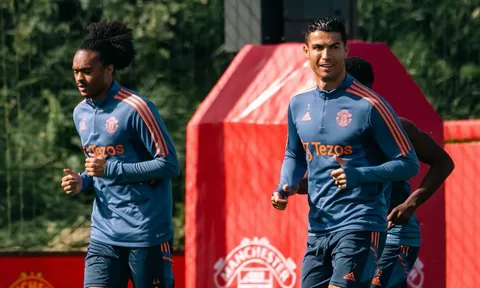 Casemiro bắt nhịp trên sân tập, bất ngờ Ronaldo khi Antony tới M.U
