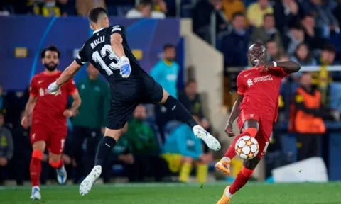 Lộ mặt "điệp viên" đưa Liverpool vào chung kết